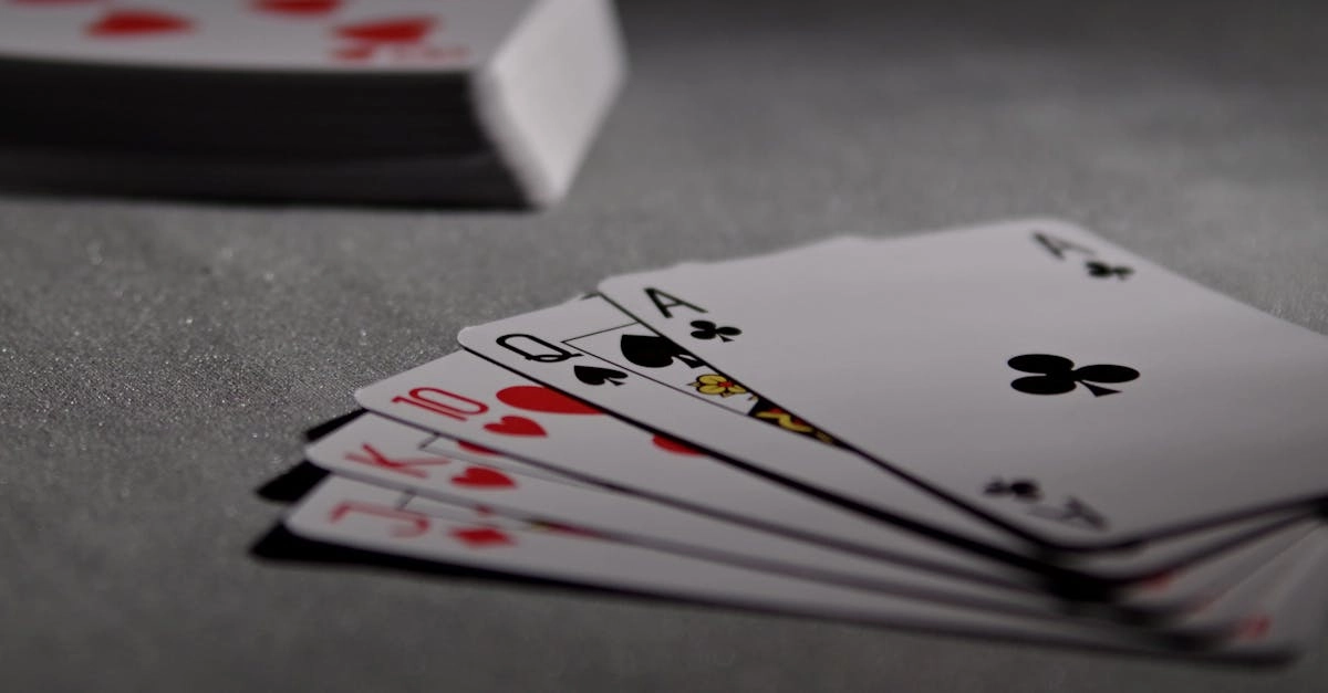 Карты блэкджека символизирующие искусство принятия решений в казино